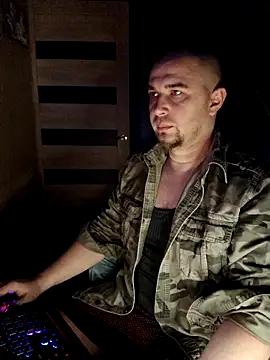 Snapshot of Foxyshaved chatting on March 16, 2026, 4:18 am Foxyshaved online show from March 16, 2026, 4:18 am