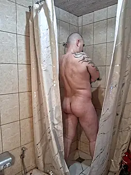 Snapshot of Foxyshaved chatting on April 1, 2026, 5:41 am Foxyshaved online show from April 1, 2026, 5:41 am