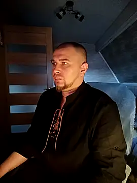 Snapshot of Foxyshaved chatting on April 6, 2026, 4:57 am Foxyshaved online show from April 6, 2026, 4:57 am