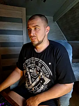 Foxyshaved online show from July 26, 2026, 4:20 am