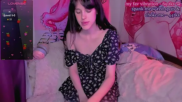 Sofagreen  online show from December 4, 2024, 9:57 pm