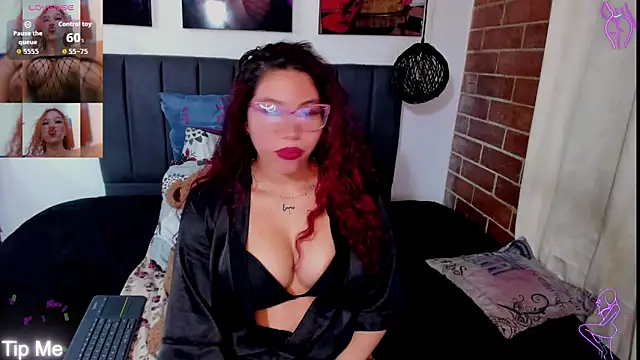 kyliejenner hot online show from October 10, 2025, 2:43 am