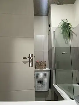 slimcateee online show from February 8, 2026, 10:29 am