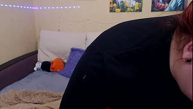 Snapshot of JuliaKeln chatting on February 17, 2025, 10:14 pm JuliaKeln online show from February 17, 2025, 10:14 pm