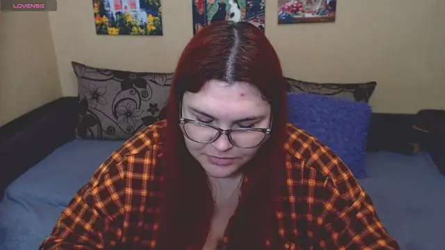 Snapshot of JuliaKeln chatting on May 9, 2026, 3:17 pm JuliaKeln online show from May 9, 2026, 3:17 pm