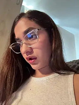 Snapshot of CuteeRose chatting on February 8, 2026, 2:31 pm CuteeRose online show from February 8, 2026, 2:31 pm