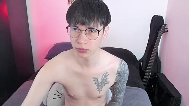 Snapshot of Aventure_Twinks chatting on June 12, 2026, 8:30 pm Aventure Twinks online show from June 12, 2026, 8:30 pm