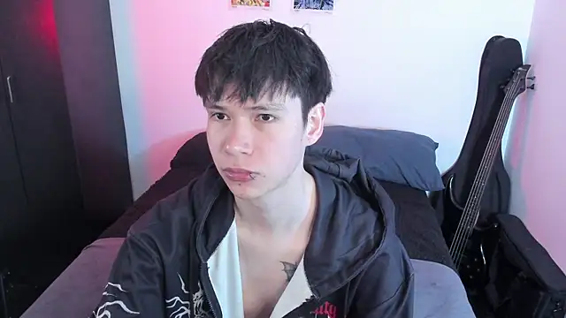 Snapshot of Aventure_Twinks chatting on June 13, 2026, 8:40 pm Aventure Twinks online show from June 13, 2026, 8:40 pm