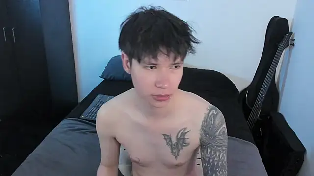 Snapshot of Aventure_Twinks chatting on June 18, 2026, 8:35 pm Aventure Twinks online show from June 18, 2026, 8:35 pm