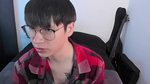 Snapshot of Aventure_Twinks chatting on June 25, 2026, 5:12 am Aventure Twinks online show from June 25, 2026, 5:12 am