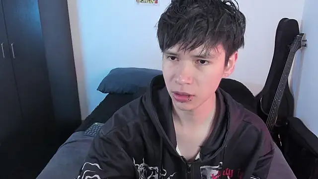 Snapshot of Aventure_Twinks chatting on June 27, 2026, 12:04 am Aventure Twinks online show from June 27, 2026, 12:04 am