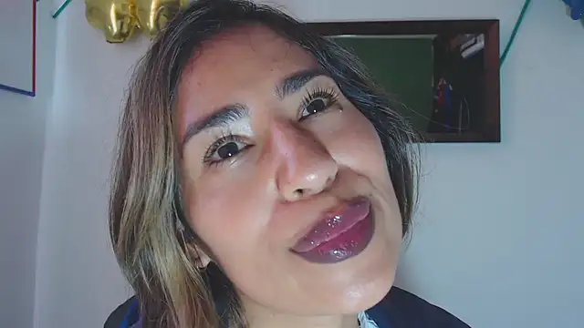 fantasty nylon online show from December 3, 2024, 4:28 pm