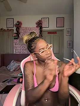 Snapshot of VixenCapri chatting on December 24, 2024, 12:33 am VixenCapri online show from December 24, 2024, 12:33 am