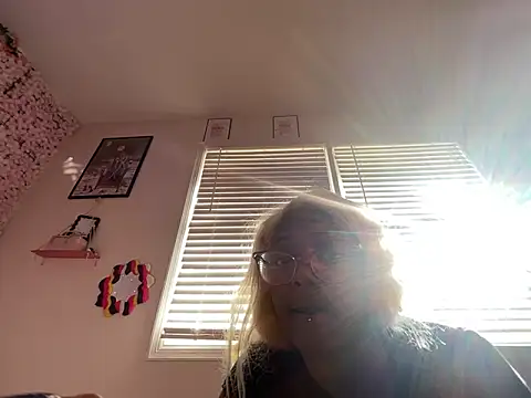 Snapshot of VixenCapri chatting on November 11, 2025, 2:17 pm VixenCapri online show from November 11, 2025, 2:17 pm