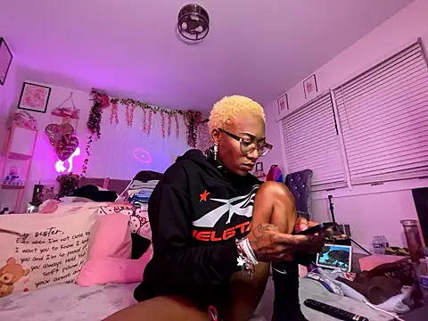 VixenCapri online show from January 15, 2026, 11:08 pm