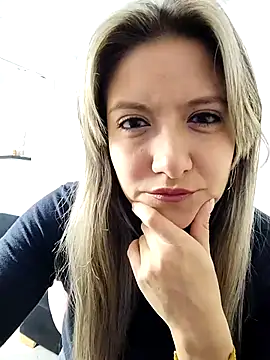 valeriahunter1 online show from February 6, 2026, 11:30 pm