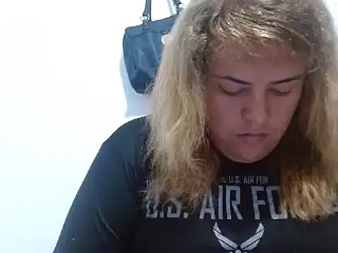 Snapshot of KIARAMARSHALLWELLZ chatting on February 12, 2025, 11:51 am KIARAMARSHALLWELLZ online show from February 12, 2025, 11:51 am