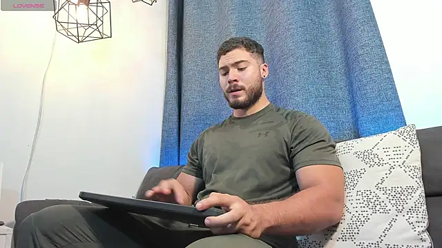 Snapshot of SebastianVilla_ chatting on February 18, 2025, 10:58 pm SebastianVilla online show from February 18, 2025, 10:58 pm