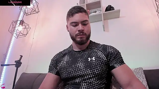 Snapshot of SebastianVilla_ chatting on March 12, 2025, 7:59 pm SebastianVilla online show from March 12, 2025, 7:59 pm