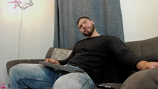 Snapshot of SebastianVilla_ chatting on September 26, 2025, 12:14 am SebastianVilla online show from September 26, 2025, 12:14 am