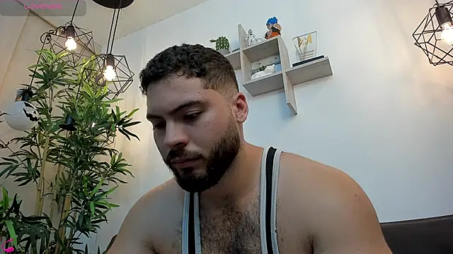 Snapshot of SebastianVilla_ chatting on November 7, 2025, 10:32 pm SebastianVilla online show from November 7, 2025, 10:32 pm