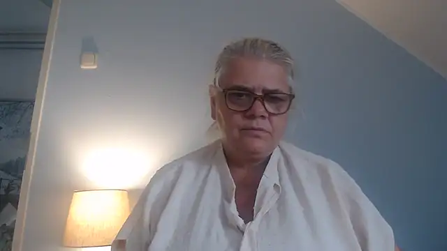 hotladymoon online show from July 25, 2026, 2:36 pm
