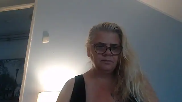 hotladymoon online show from July 26, 2026, 8:54 am