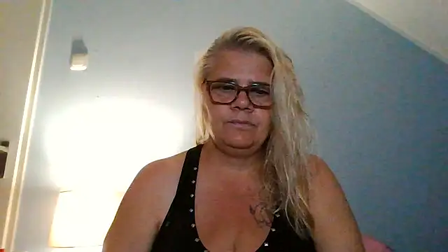 hotladymoon online show from July 28, 2026, 8:52 pm