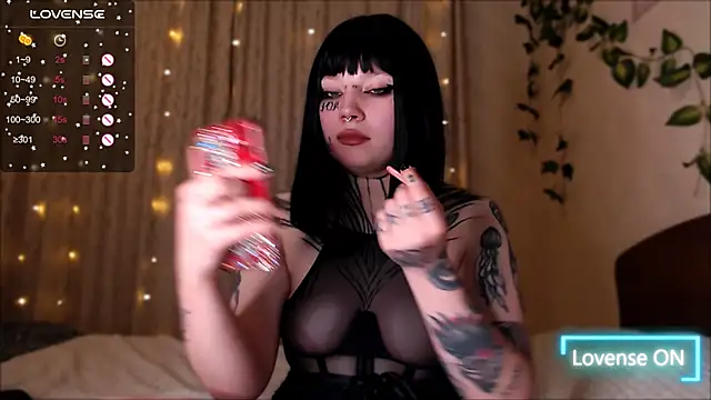 Snapshot of tradishka chatting on December 15, 2024, 8:36 pm tradishka online show from December 15, 2024, 8:36 pm