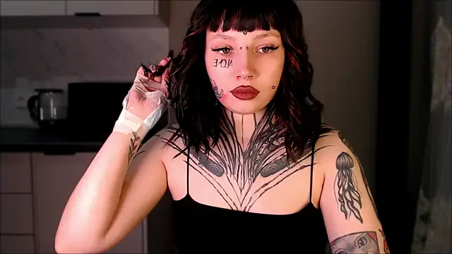 Snapshot of tradishka chatting on January 20, 2025, 5:16 pm tradishka online show from January 20, 2025, 5:16 pm