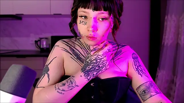 Snapshot of tradishka chatting on January 28, 2025, 8:47 pm tradishka online show from January 28, 2025, 8:47 pm