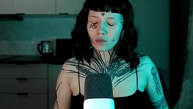 Snapshot of tradishka chatting on January 31, 2025, 1:11 am tradishka online show from January 31, 2025, 1:11 am