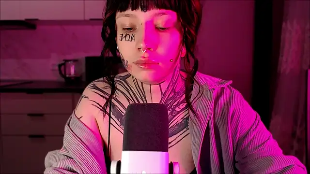 Snapshot of tradishka chatting on January 31, 2025, 10:52 pm tradishka online show from January 31, 2025, 10:52 pm