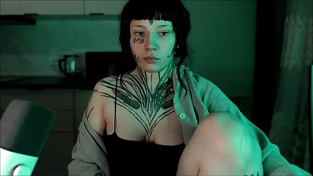 Snapshot of tradishka chatting on February 1, 2025, 1:55 am tradishka online show from February 1, 2025, 1:55 am