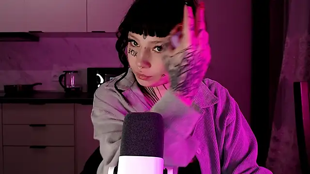 Snapshot of tradishka chatting on February 4, 2025, 12:08 am tradishka online show from February 4, 2025, 12:08 am