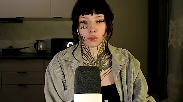 Snapshot of tradishka chatting on February 4, 2025, 10:24 pm tradishka online show from February 4, 2025, 10:24 pm