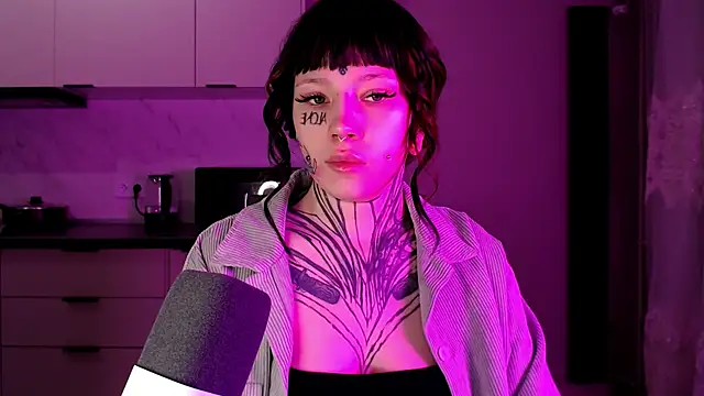 Snapshot of tradishka chatting on February 6, 2025, 12:00 am tradishka online show from February 6, 2025, 12:00 am