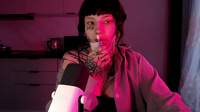 Snapshot of tradishka chatting on February 10, 2025, 1:11 pm tradishka online show from February 10, 2025, 1:11 pm