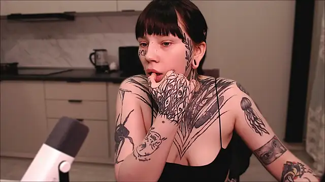 Snapshot of tradishka chatting on February 28, 2025, 5:15 pm tradishka online show from February 28, 2025, 5:15 pm