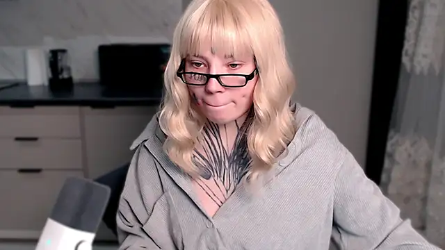 Snapshot of tradishka chatting on March 22, 2025, 11:53 pm tradishka online show from March 22, 2025, 11:53 pm