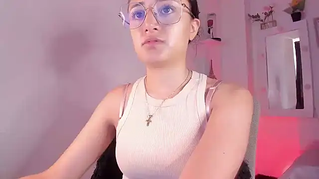  Caroliinee  online show from September 25, 2025, 5:05 pm