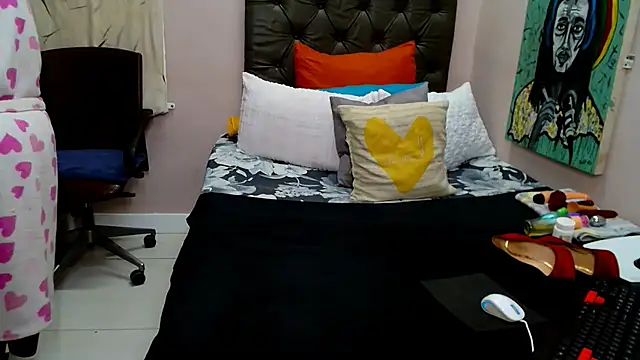 Brunettedevon33 online show from July 21, 2026, 7:16 pm