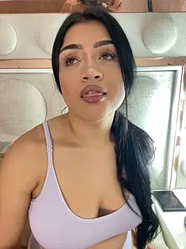 lucianaroy online show from February 28, 2025, 9:44 pm