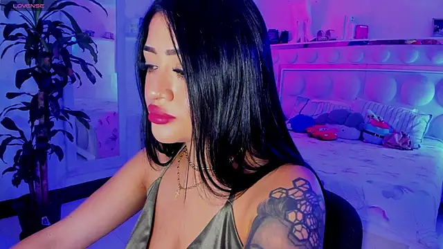 lucianaroy online show from June 12, 2026, 9:57 pm