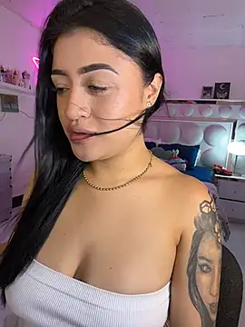lucianaroy online show from July 5, 2026, 10:28 pm