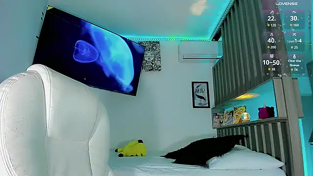 Ashlycuute online show from September 14, 2025, 3:49 am