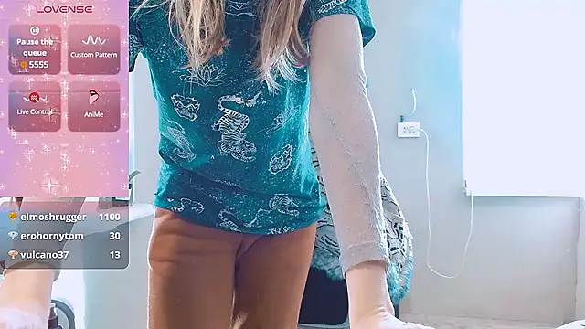 Snapshot of RosaJil chatting on November 14, 2025, 12:04 pm RosaJil online show from November 14, 2025, 12:04 pm