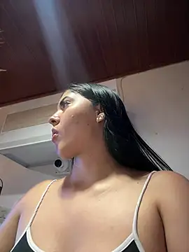 MarianaBenz online show from January 15, 2026, 12:04 am