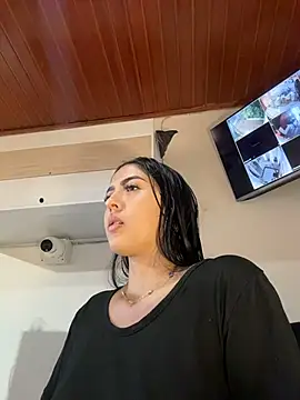 MarianaBenz online show from July 20, 2026, 11:51 pm