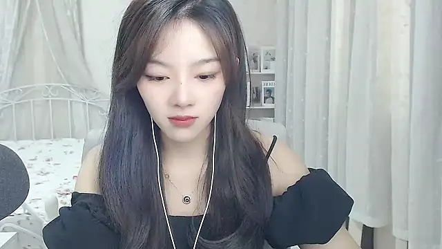 Snapshot of Jenny-Z chatting on May 18, 2026, 1:56 am Jenny-Z online show from May 18, 2026, 1:56 am